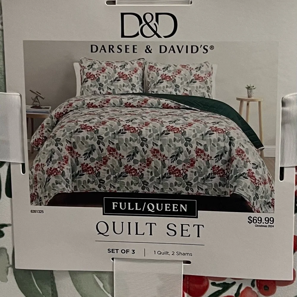 Elegant Green and Red Floral Quilt Set by - Picture 2 of 3